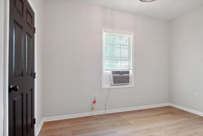 Building Photo - 3019 Conti St