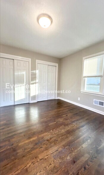 Building Photo - 9611 E 33rd St S