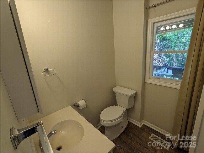 Building Photo - 25.5 Woodrow Ave