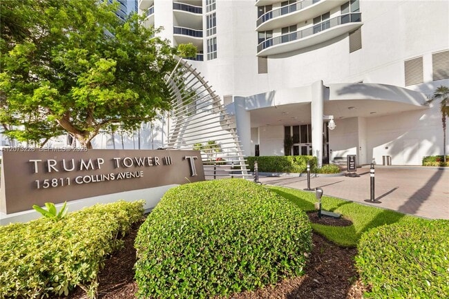 Building Photo - 15811 Collins Ave