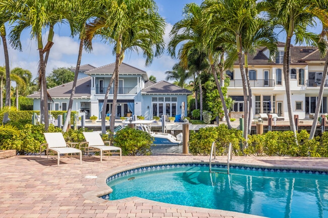 Building Photo - 925 Cypress Dr