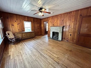 Building Photo - 4 Bedroom 2 Bathroom