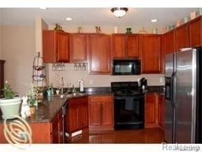 Building Photo - 2774 Riverside Dr