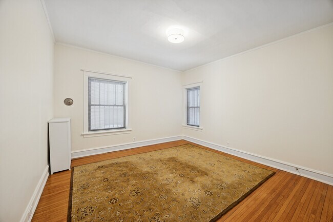 Building Photo - 5904 W Midway Park