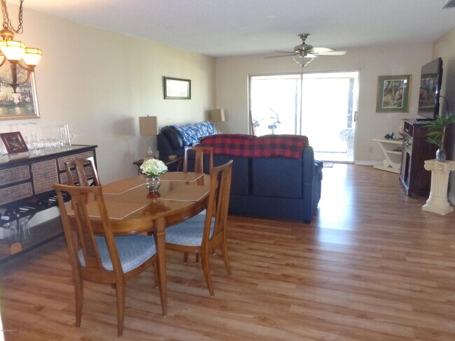 Building Photo - 412 Meadowlark Ln
