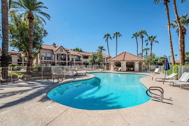 Building Photo - 9708 E Vía Linda