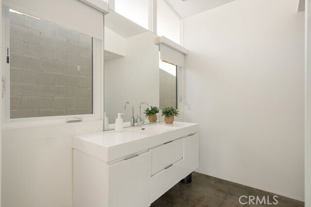 Building Photo - 2015 Irvine Ave