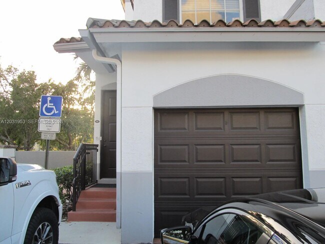 Building Photo - 711 SW 148th Ave