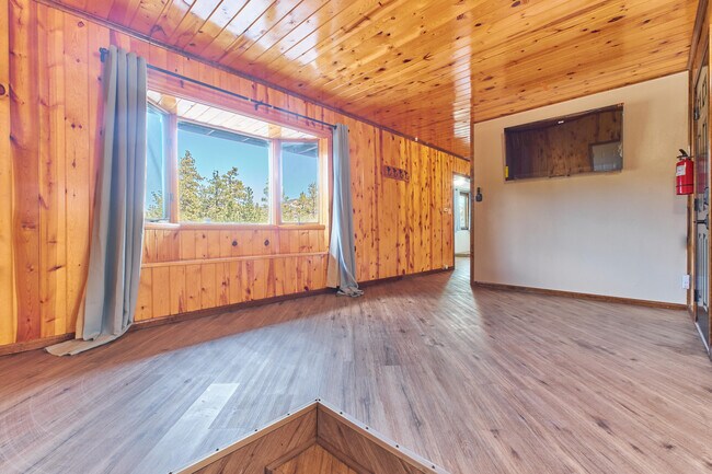 Building Photo - 509 Wallace Ln