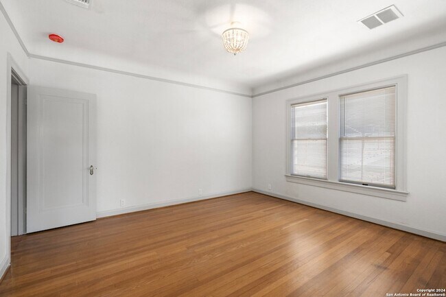 Building Photo - 331 W Elsmere Pl