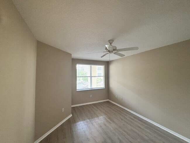 Building Photo - Country Club 6103