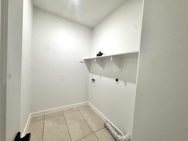 Building Photo - 1007 amezquita
