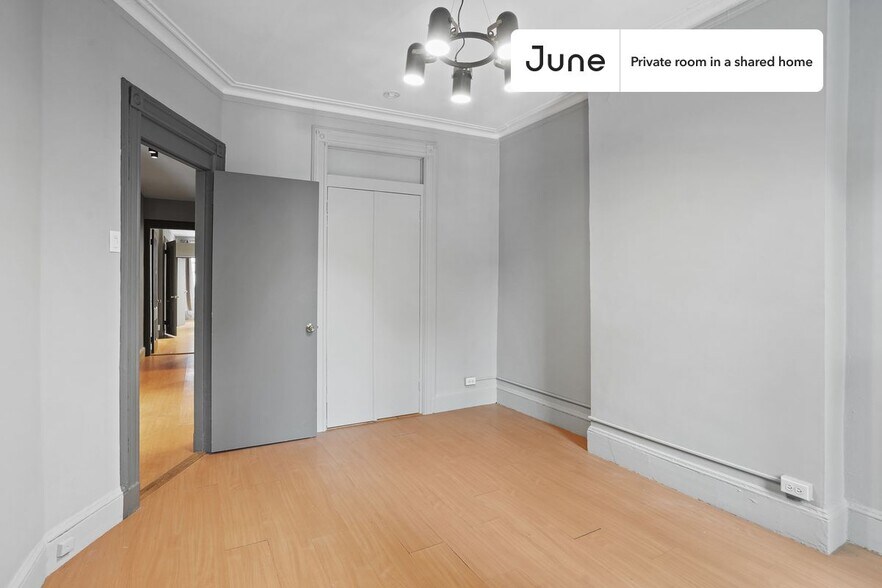 Building Photo - Room in Shared 4 bed/1 bath home