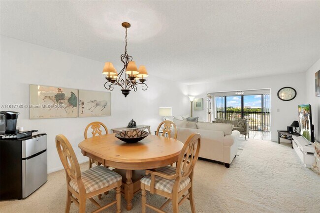 Building Photo - 2206 S Cypress Bend Dr