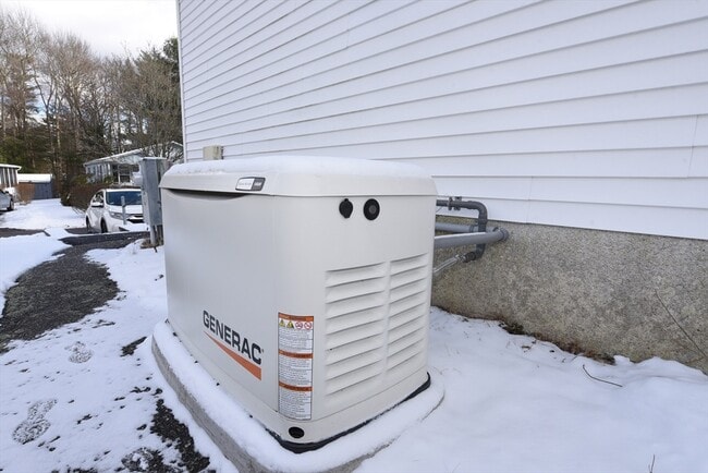 Building Photo - 6 Canterbury Ln