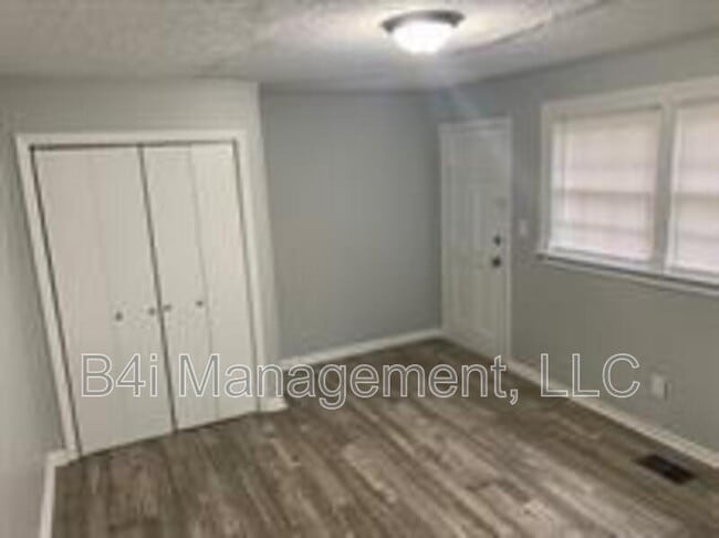 Building Photo - 205 Porter St SW