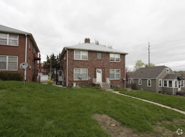Primary Photo - 4606 Chicago St