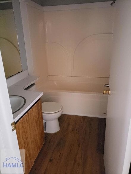 Building Photo - 991 Live Oak Dr