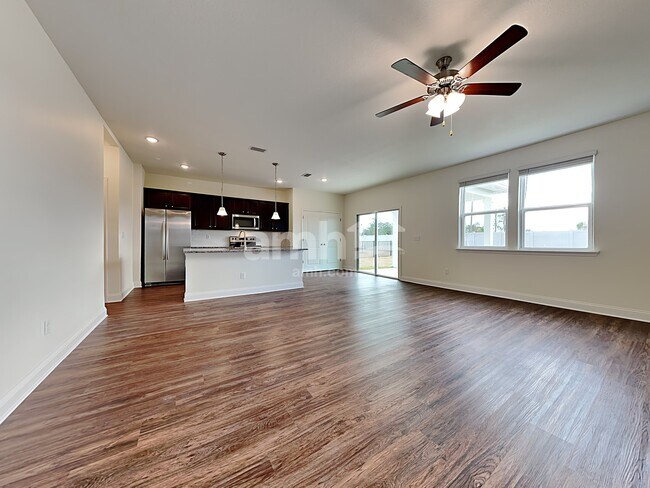 Building Photo - 83 Banyan Forest Drive