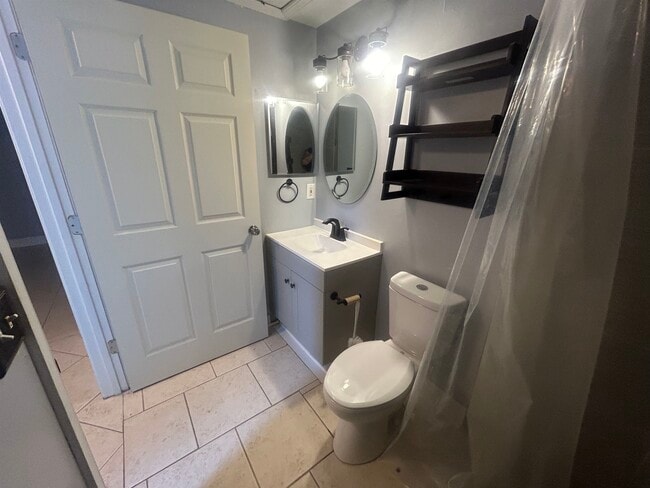 Building Photo - 409 E 7th Ave