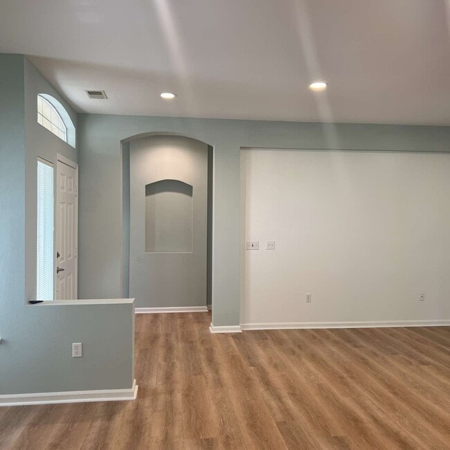 Building Photo - 42 Coburn Dr E