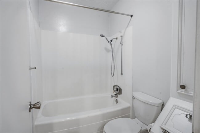 Building Photo - 182 Greenleaf Ln