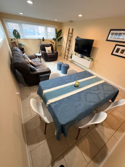 Building Photo - 5061 W Eddy St