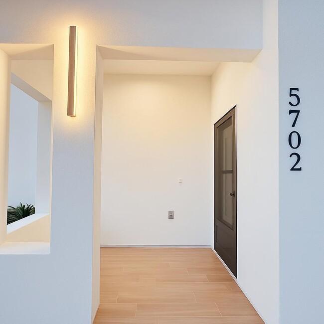 Building Photo - 5702 Moses Lp