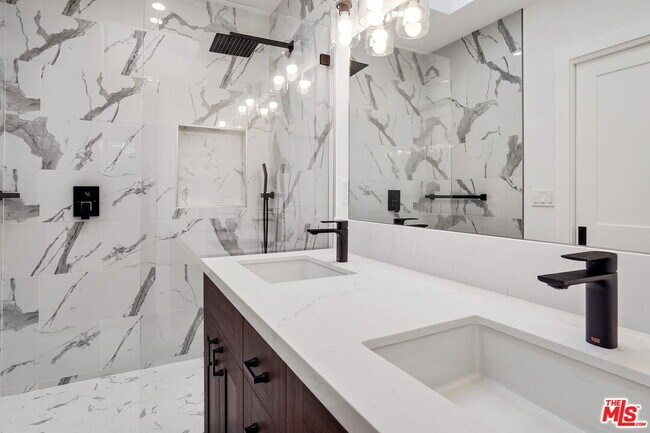 Building Photo - 4130 Verdugo View Dr