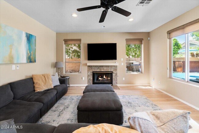 Building Photo - 5512 E Campo Bello Dr