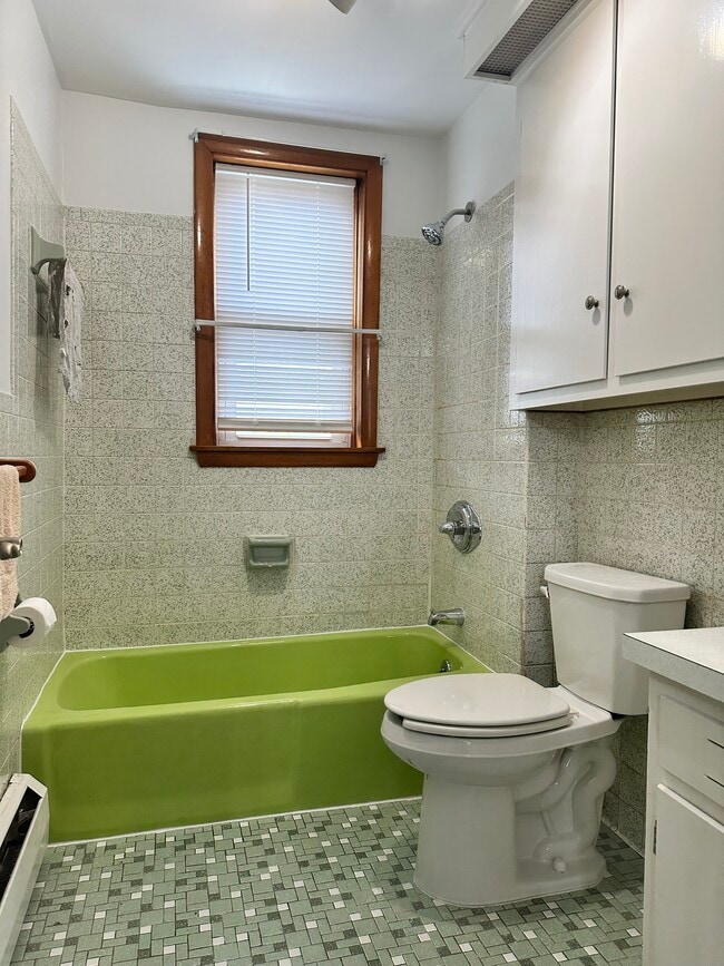 Building Photo - 105 S St Ext