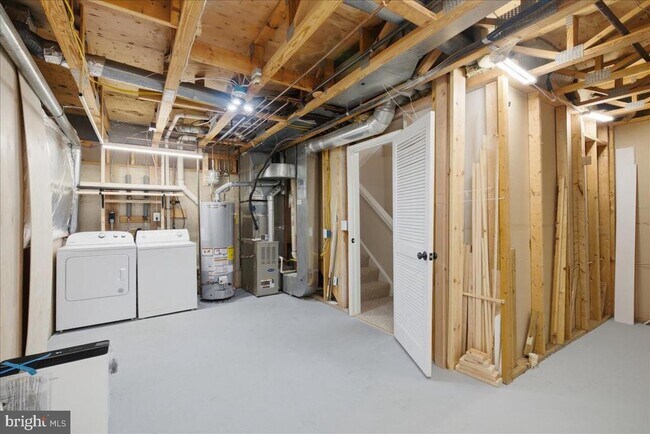Building Photo - 21028 Coach House Square