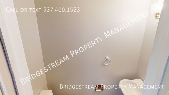 Building Photo - Spacious 4 Bedroom, 2.5 bath two story hom...