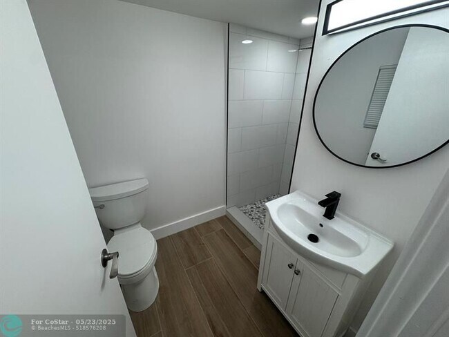 Building Photo - 1110 W Las Olas Blvd