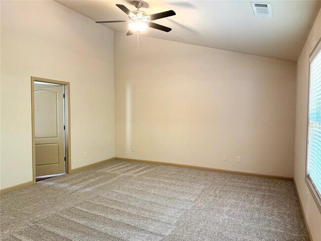 Building Photo - 3238 Sag Harbor Ct NE