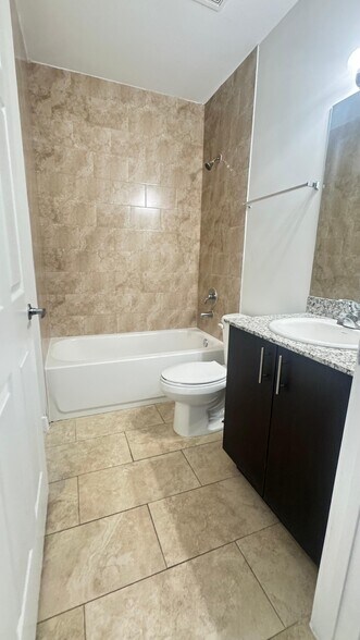 Building Photo - 420 W 77th St