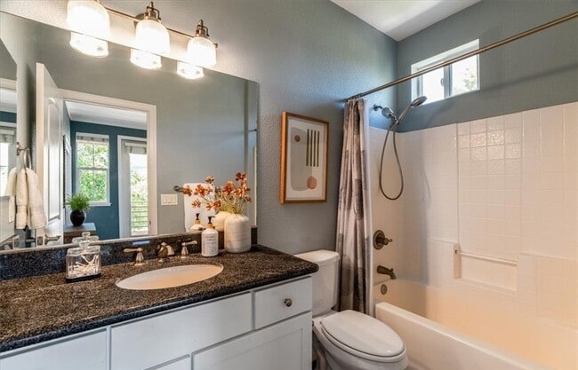 Building Photo - APARTMENT