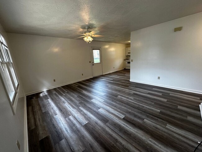 Building Photo - Newly Remodeled Duplex in Blacksburg