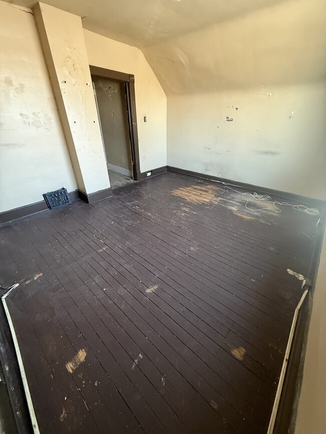 Building Photo - 2254 Lee Ave