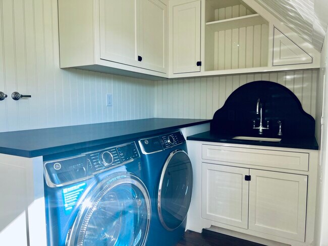 Building Photo - 3 Field Club Ln