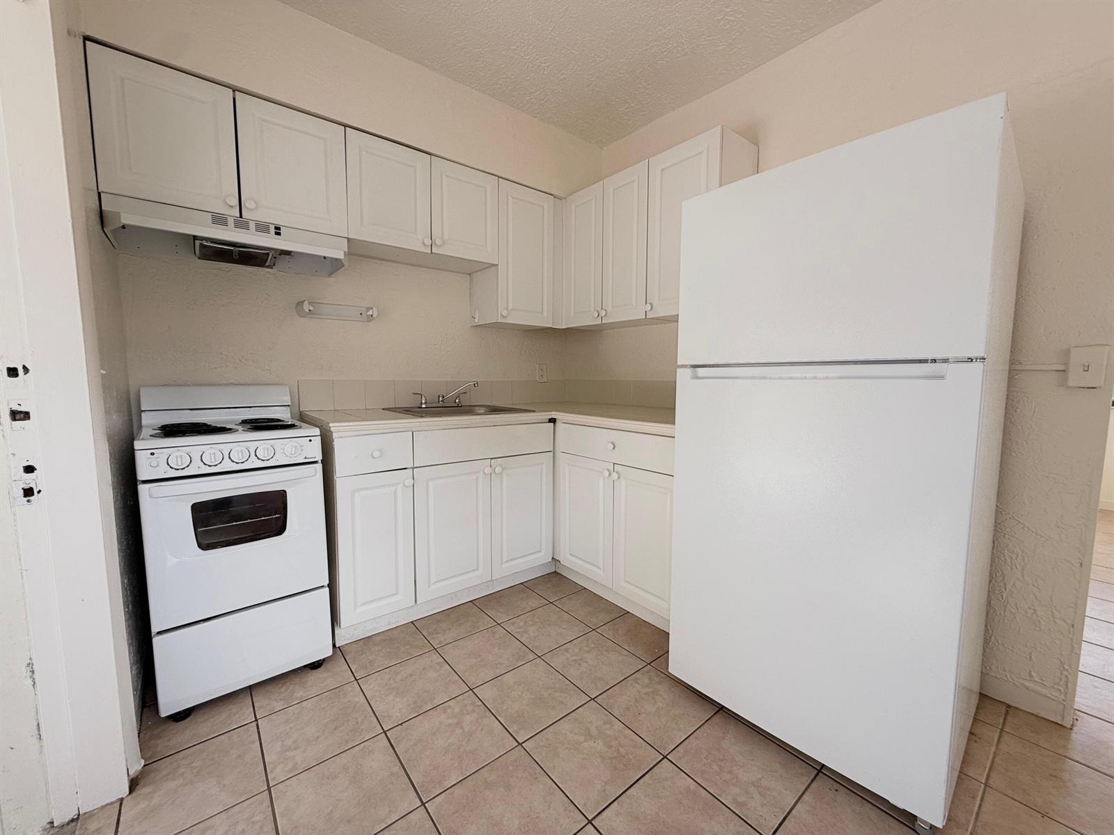 Building Photo - 5607 N Flagler Dr