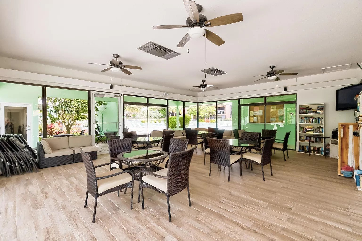 Building Photo - 98202 Windward Ave