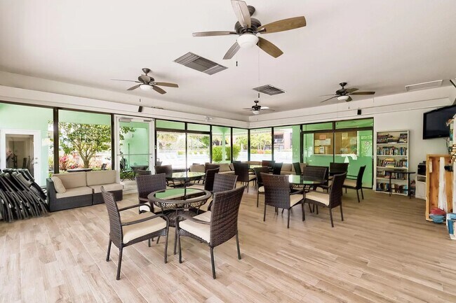 Building Photo - 98202 Windward Ave