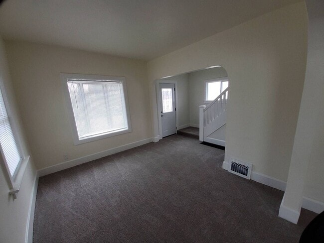 Building Photo - 1368 Cherry St
