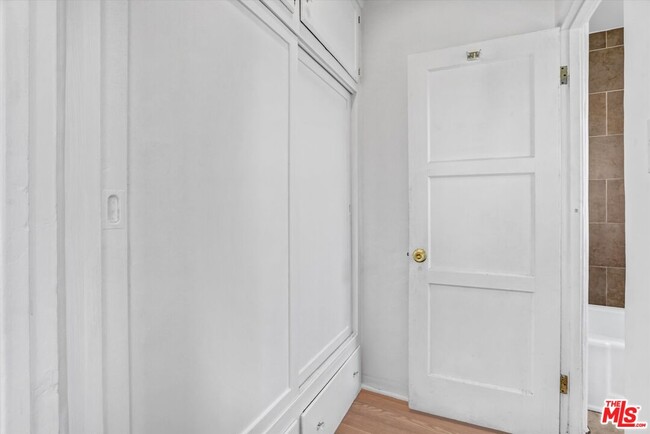 Building Photo - 820 S Grevillea Ave