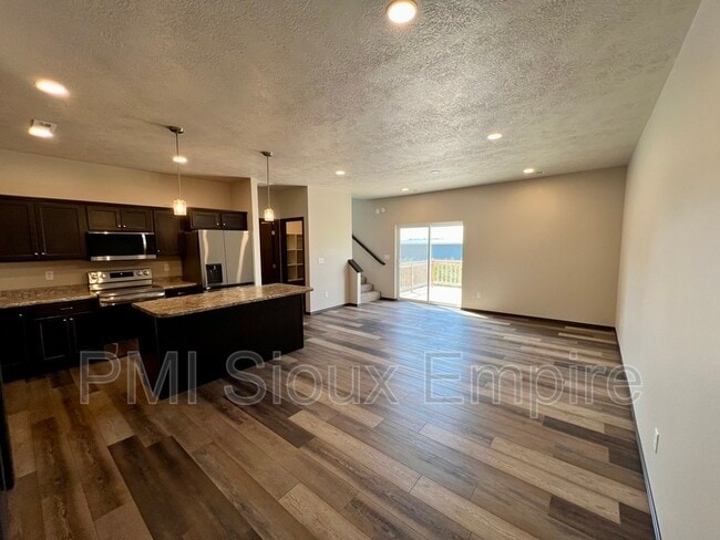 Building Photo - 5927 S Whisper Creek Pl