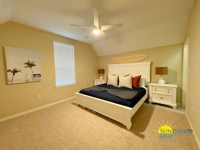 Building Photo - Exceptional Opportunity: Main Home plus Ga...