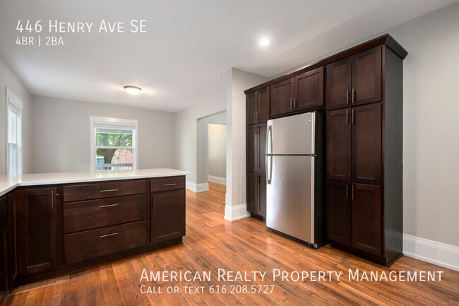 Building Photo - 446 Henry Ave SE