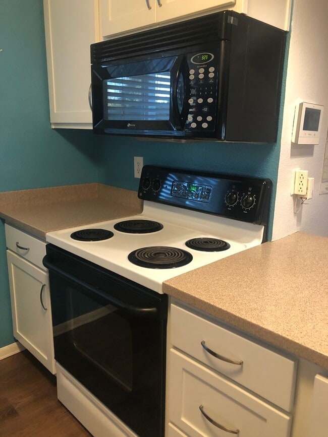 Building Photo - Kent Easthill 3 Bedroom Rambler