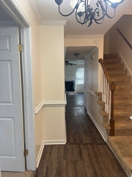 Building Photo - 728 Kennesaw Ct